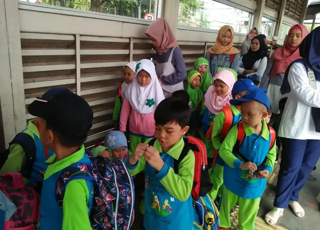 Kunjungan pemadam kebakaran — kegiatan anak di Taman Bermain Islam Sabilia, Duren Sawit
